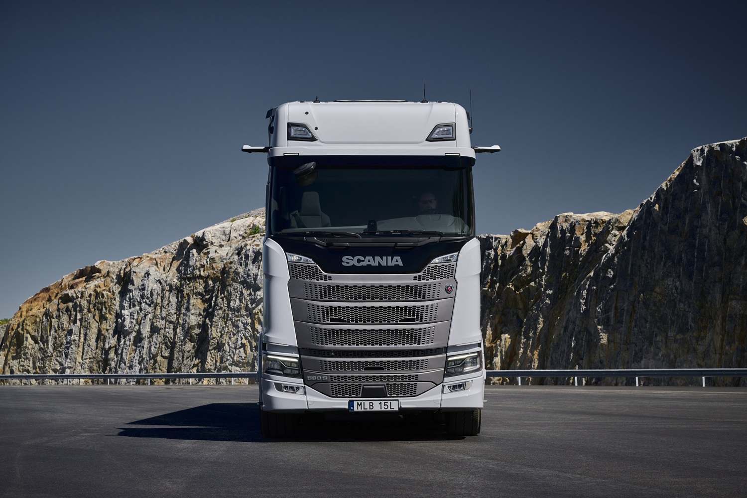 Scania 560 S 6x4 tractor unit | Vezess