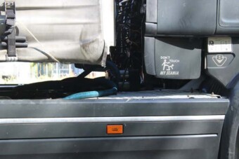 Óriási szívásba futott bele a magyar kamionos, amikor beállt egy román kollégája mellé