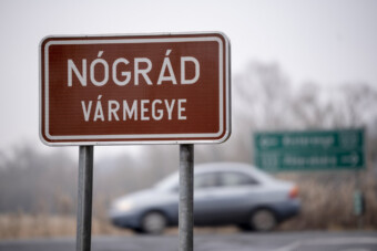 Óriási táblacsere kezdődik a magyar utakon