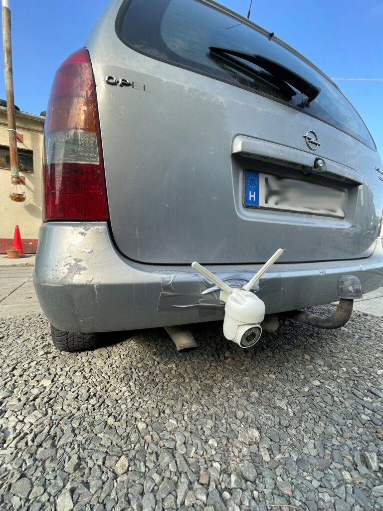 Ennél magyarabb megoldást nem látsz tolatókamerára 1 Ennél magyarabb megoldást nem látsz tolatókamerára 1
