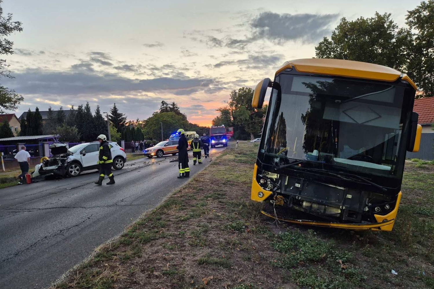Vezetés közben lett rosszul a buszsofőr, frontális ütközés lett a vége