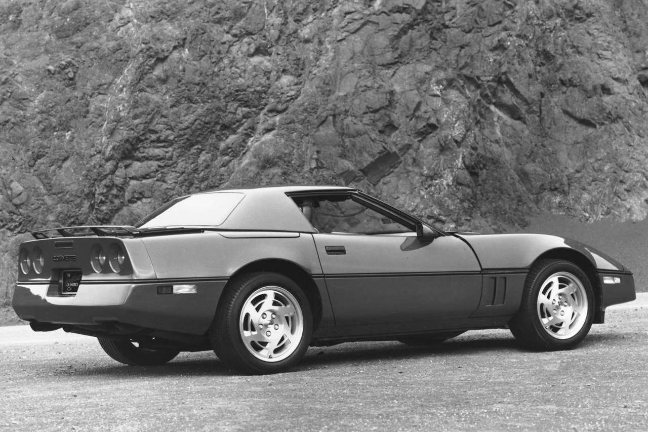 chevrolet-corvette_c4-1983-1280-6ed56e0f7bd87741072e7f07104a00d2ee | Vezess