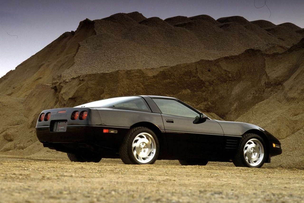 chevrolet-corvette_c4-1983-1280-d4bfa2524ecde0e9e9df1dfd3073066440 | Vezess