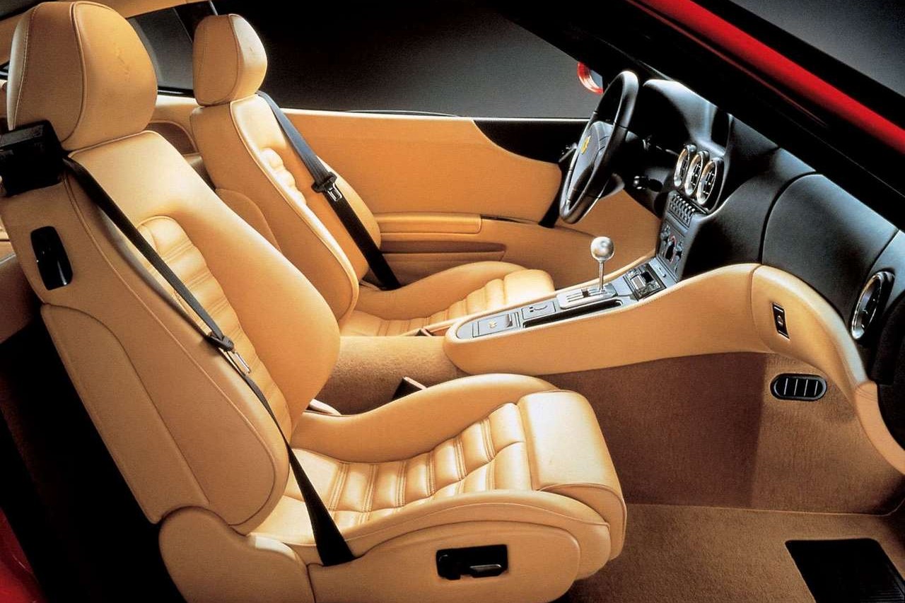 ferrari-550_maranello-2001-1280-9cdcb577ad42674489367c4b10d2e80aef | Vezess