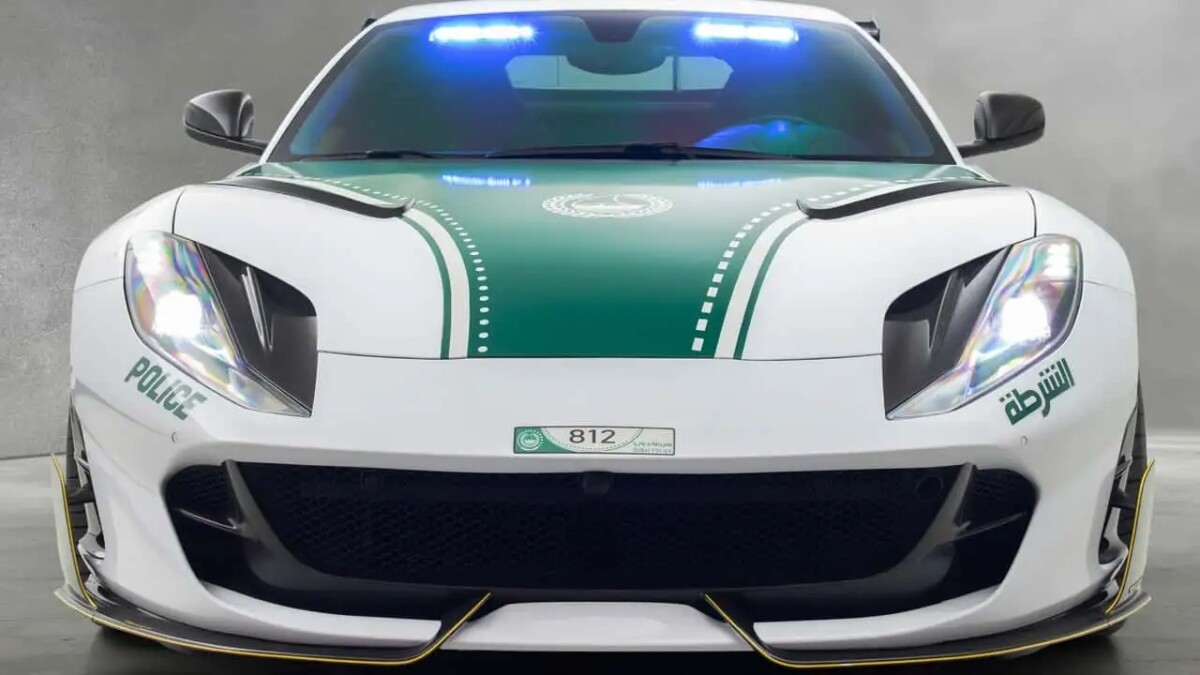 Dubajban nem adják alább a tuningolt Ferrari rendőrautónál