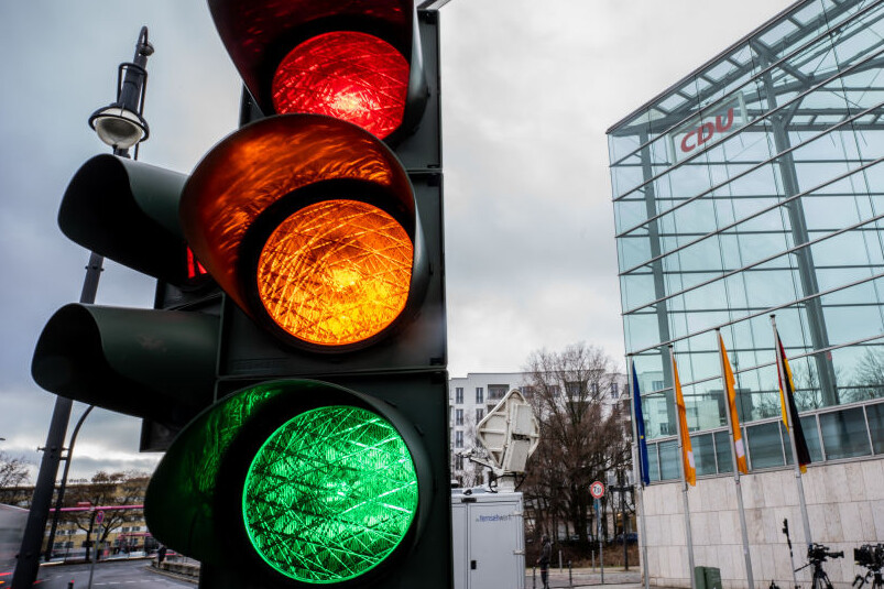 Eltűnnek a régi „karcos” közlekedési lámpák – ez az oka