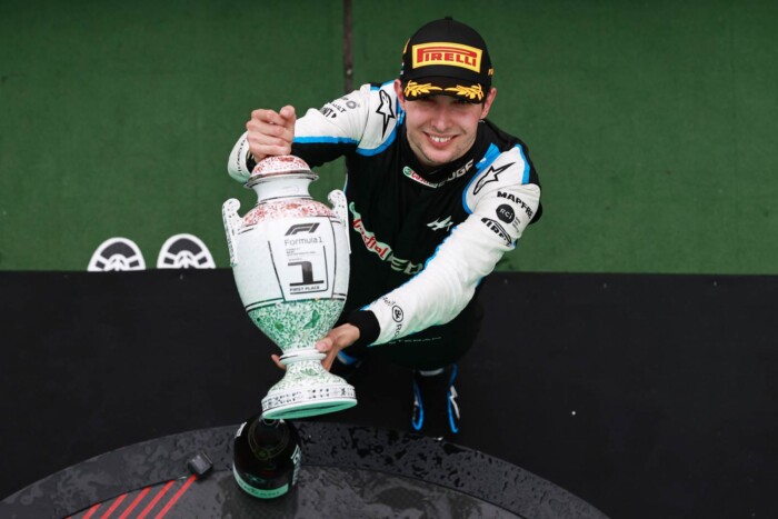 Hivatalos, búcsúzhat az F1-től a futamgyőztes pilóta 2