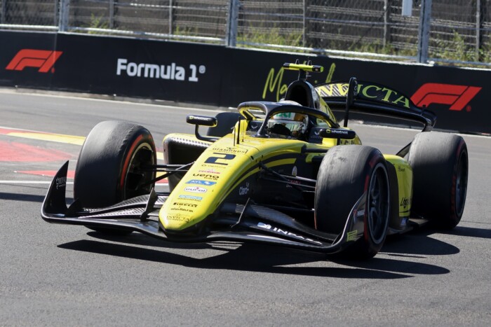 Kínosan lassú Alonsóék F1-autója, az F2 lehagyja őket 2 Kínosan lassú Alonsóék F1-autója, az F2 lehagyja őket 2