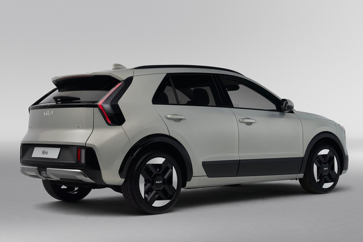 kia_niro_ivory_silver_static_digital_1920x1080-004-1200x800 | Vezess