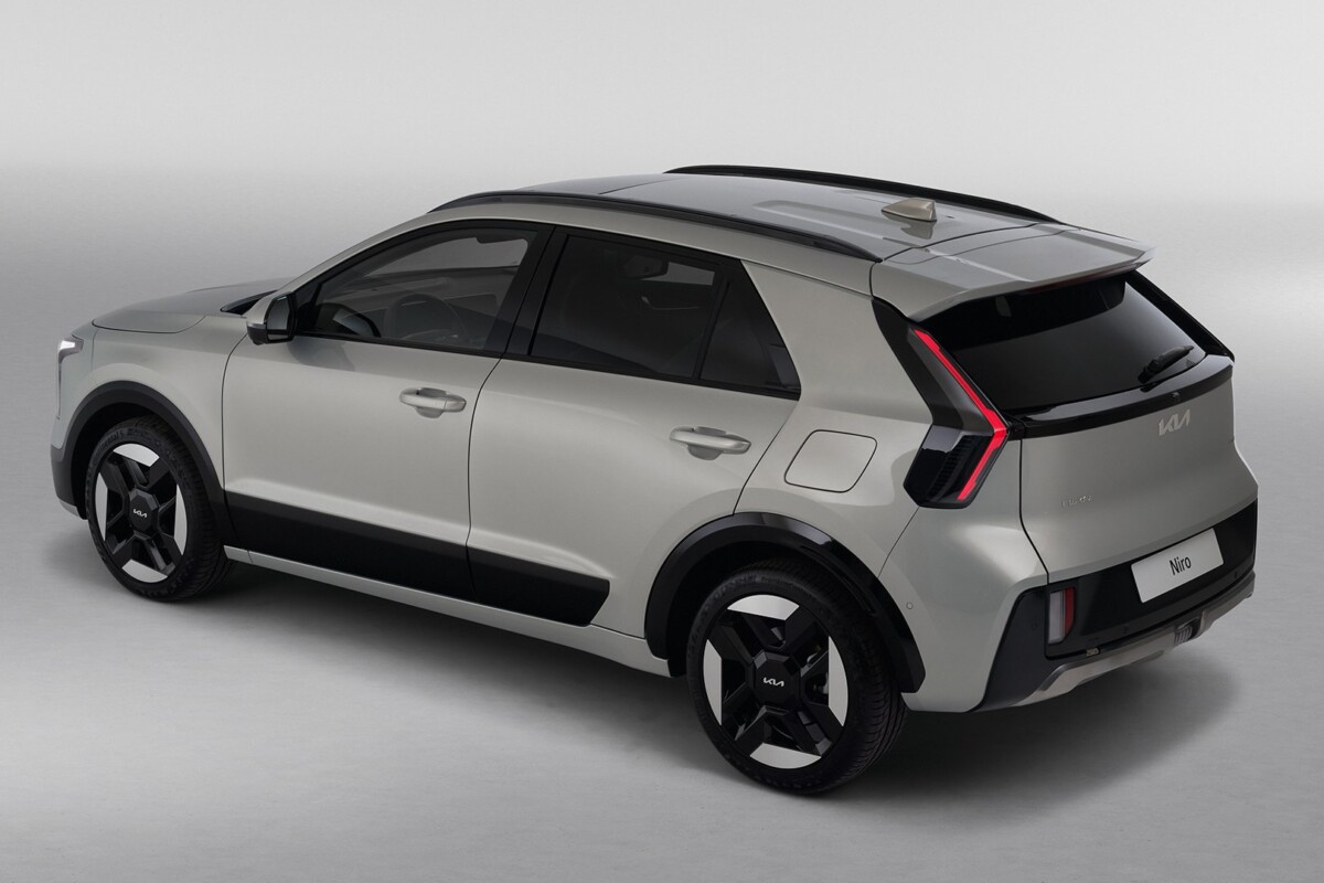 kia_niro_ivory_silver_static_digital_1920x1080-005-1200x800 | Vezess