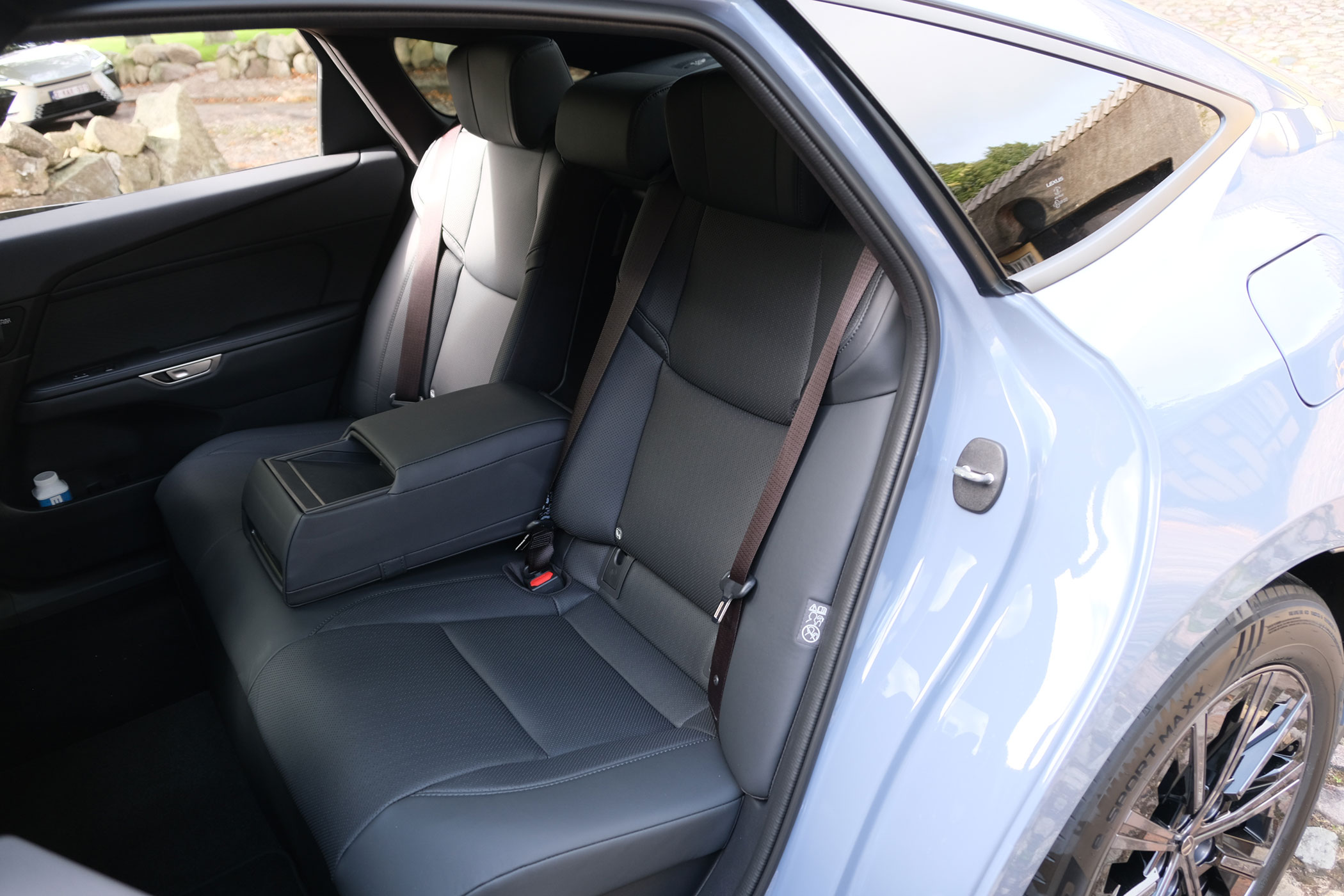 lexus_es__2026_belsok-19 | Vezess