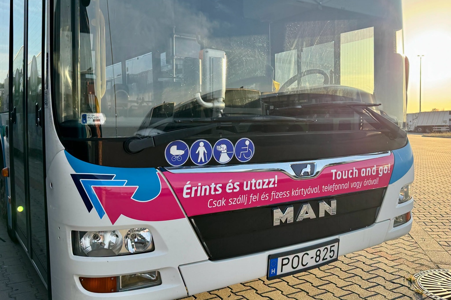 Leszálltak a buszról, de az ülés egy részét is magukkal vitték