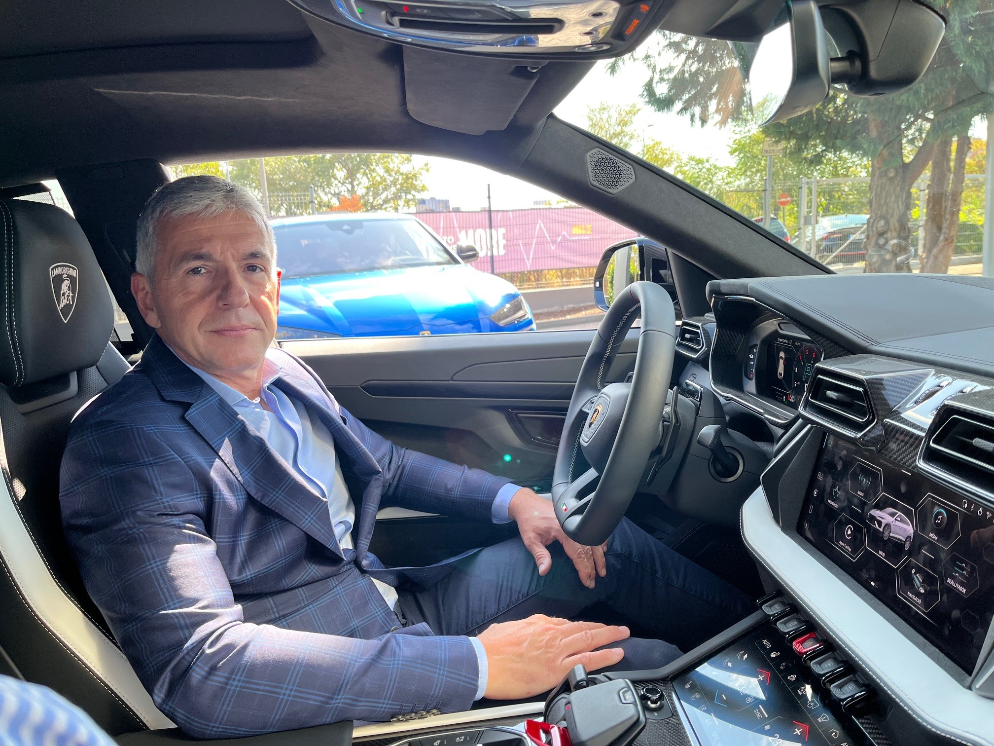Lamborghiniben ülve faggattuk a magyar luxusautó-piac királyát 1 Lamborghiniben ülve faggattuk a magyar luxusautó-piac királyát 1