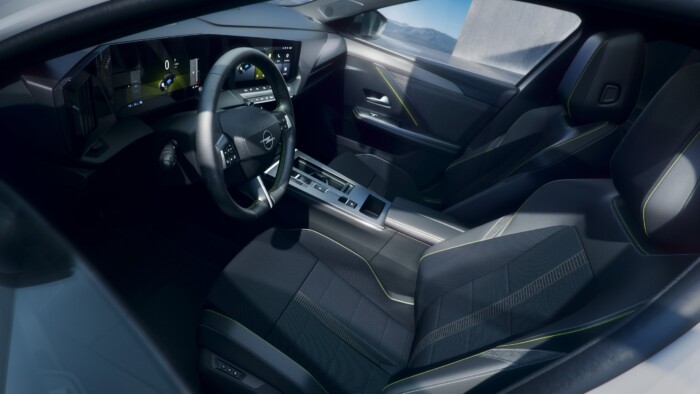 Sportkocsinak öltözik az Opel Astra 7