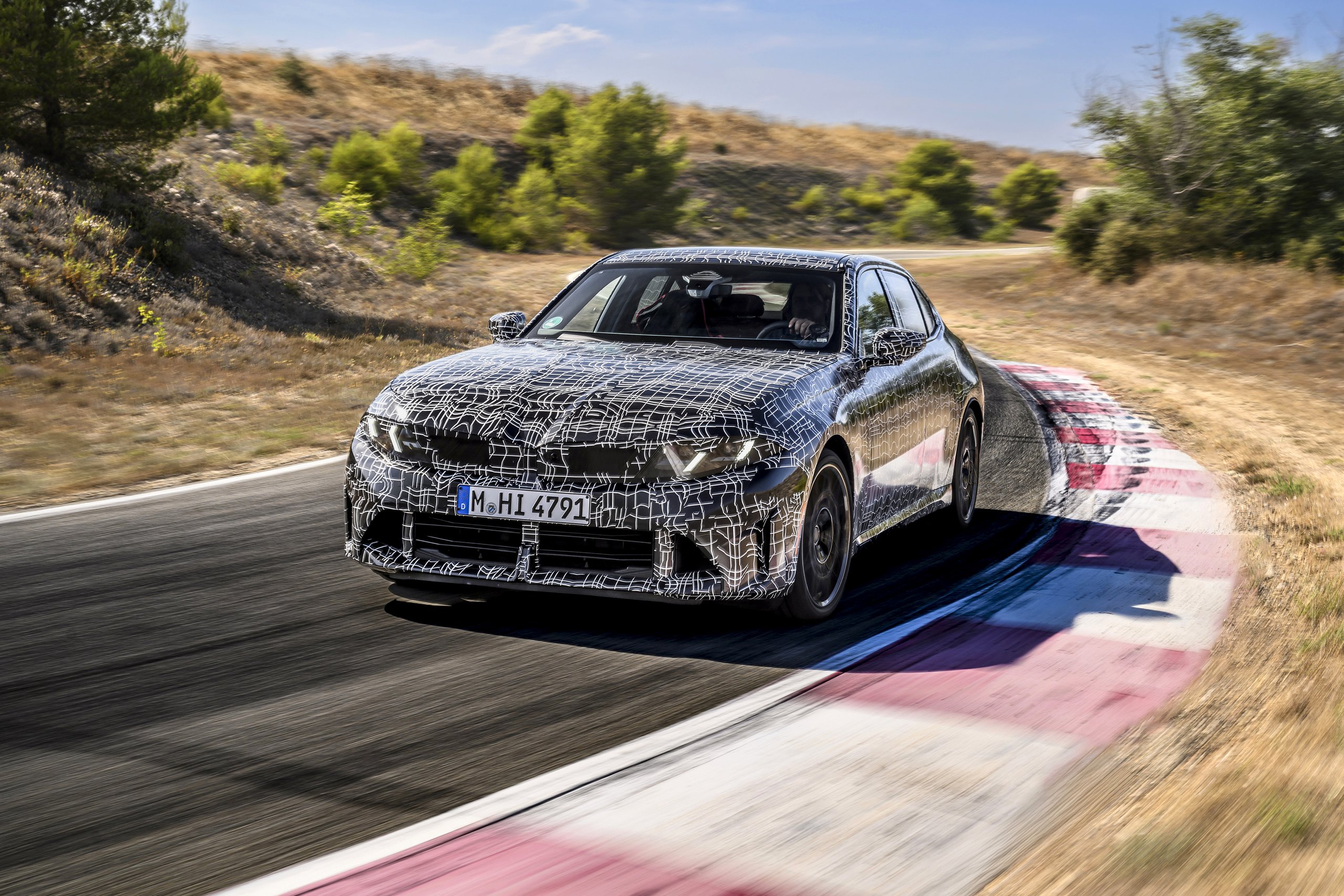 p90651536_highres_the-new-bmw-3-series | Vezess
