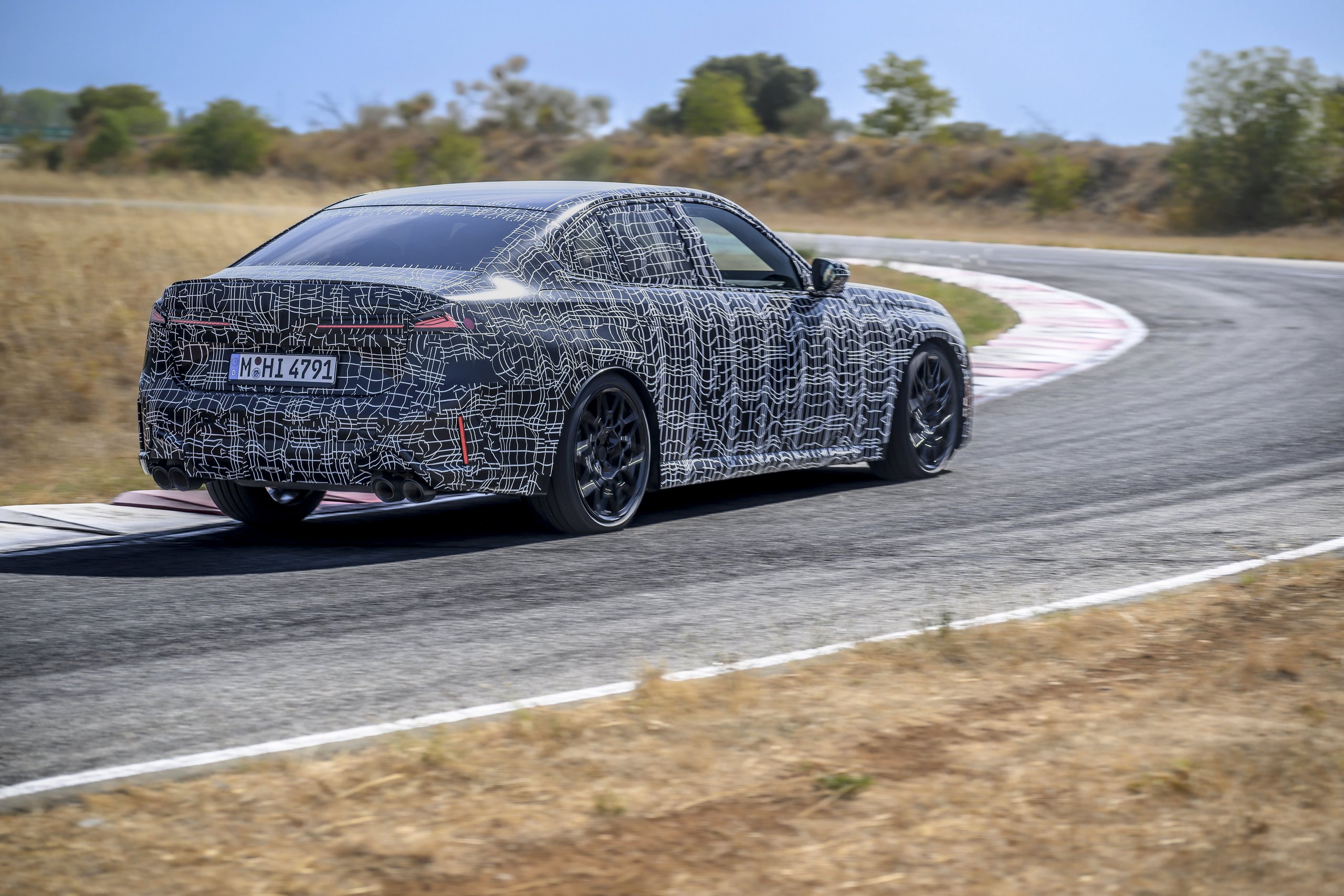 p90651539_highres_the-new-bmw-3-series | Vezess