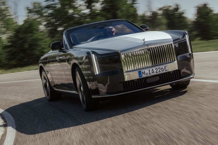 Škodától nyúlt ötlettel villog a Rolls-Royce 8 Škodától nyúlt ötlettel villog a Rolls-Royce 8