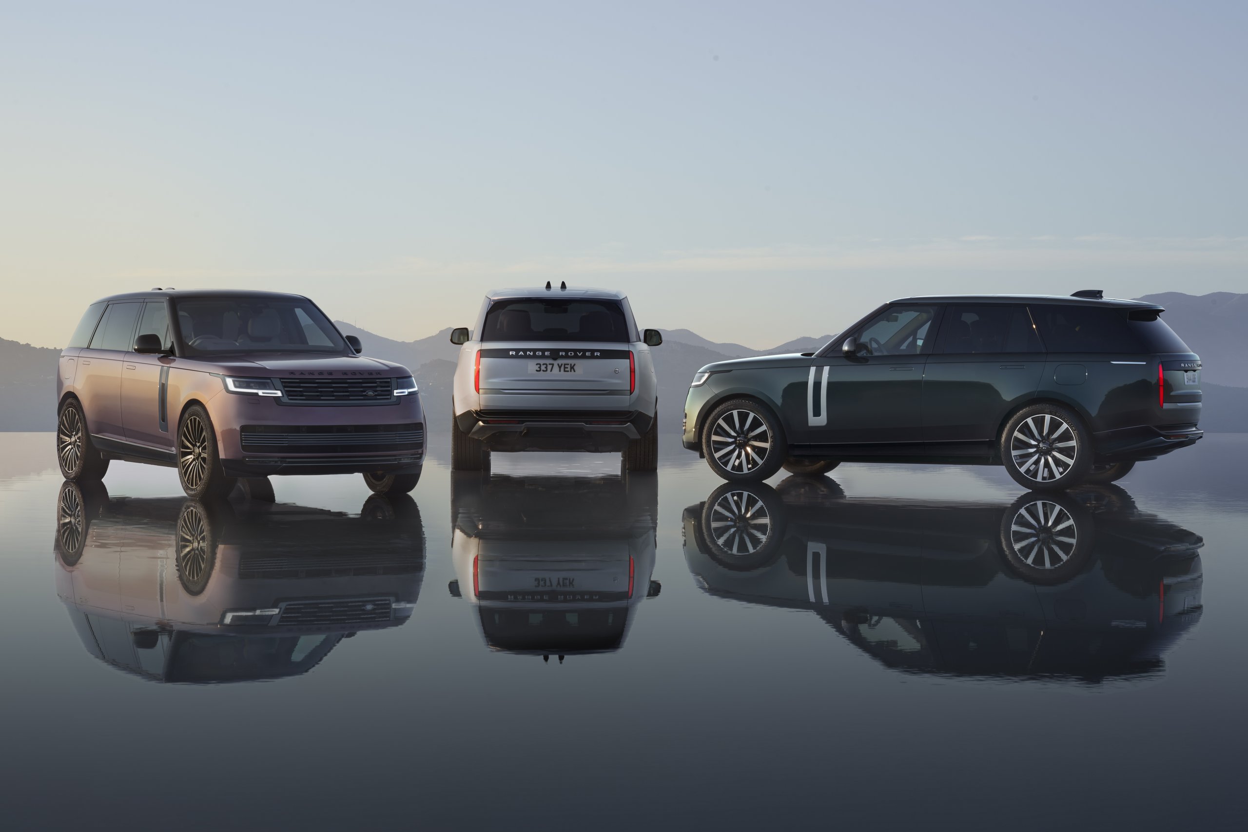 range-rover-electric-three-car-02_09_26 | Vezess