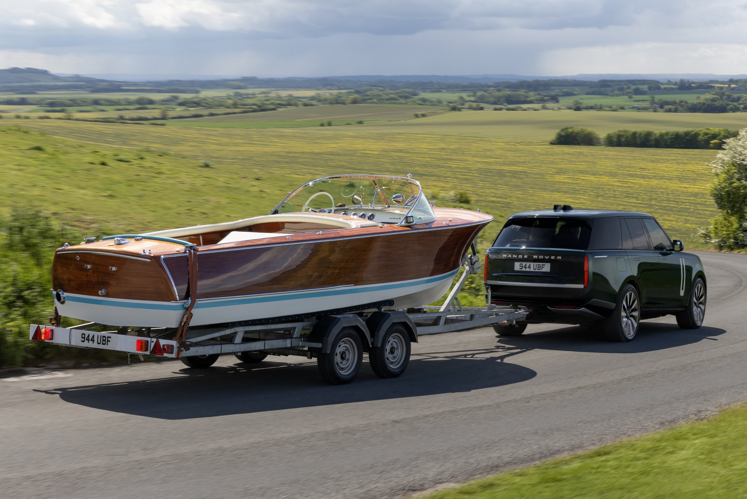 range-rover-electric-towing-02_09_26 | Vezess