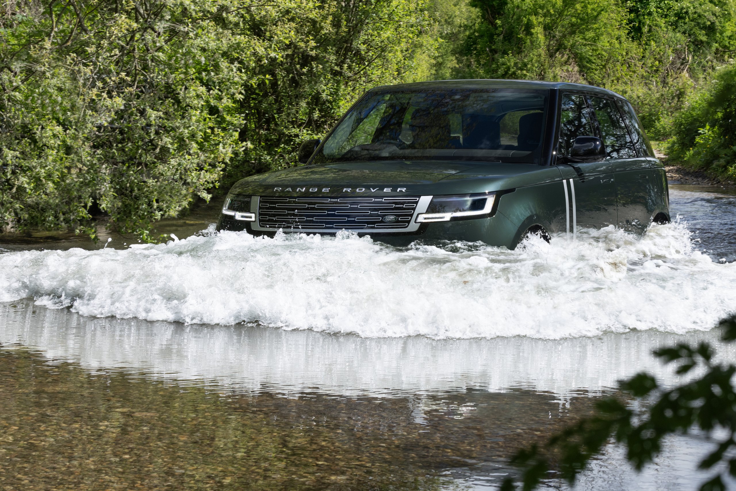 range-rover-electric-wading-020926 | Vezess