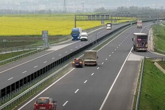 Be akarta engedni a kamiont Miskolcnál, ritka ostoba baleset lett belőle