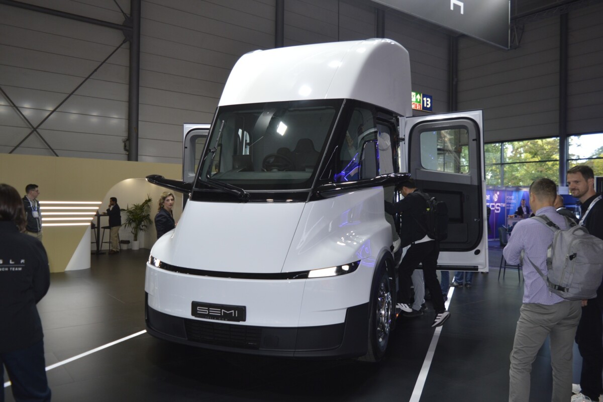 Itt a Tesla, amin európai áruk gördülhetnek