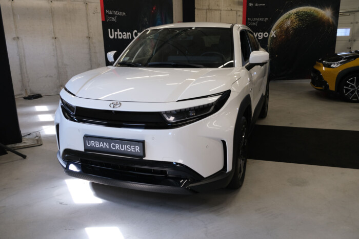 Váratlan Toyotákat rejtenek a magyar garázsok 6