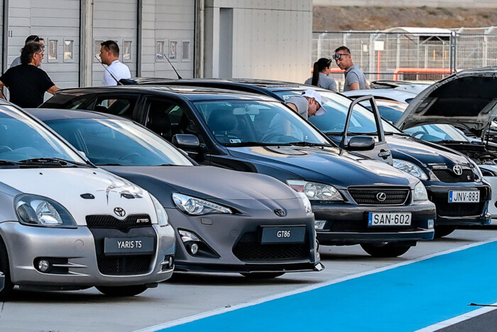 Váratlan Toyotákat rejtenek a magyar garázsok 12
