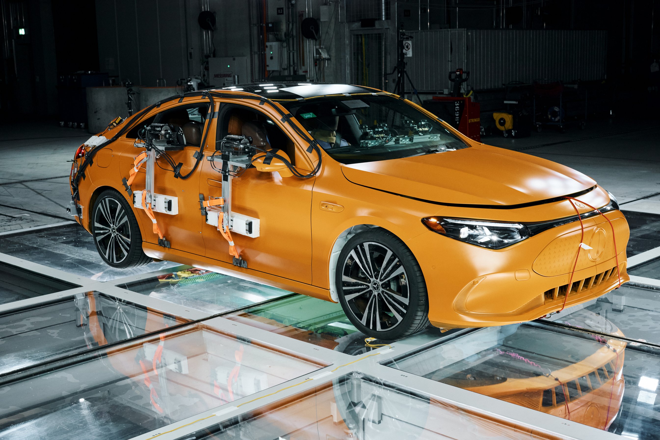 Kínától ellesett ötlettel villog a Mercedes 4 Kínától ellesett ötlettel villog a Mercedes 4