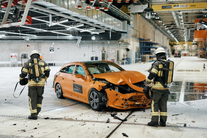 Kínától ellesett ötlettel villog a Mercedes 6 Kínától ellesett ötlettel villog a Mercedes 6
