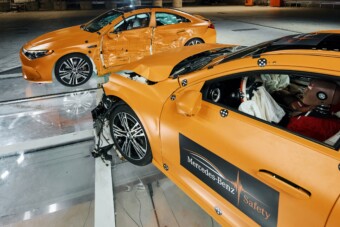 Kínától ellesett ötlettel villog a Mercedes