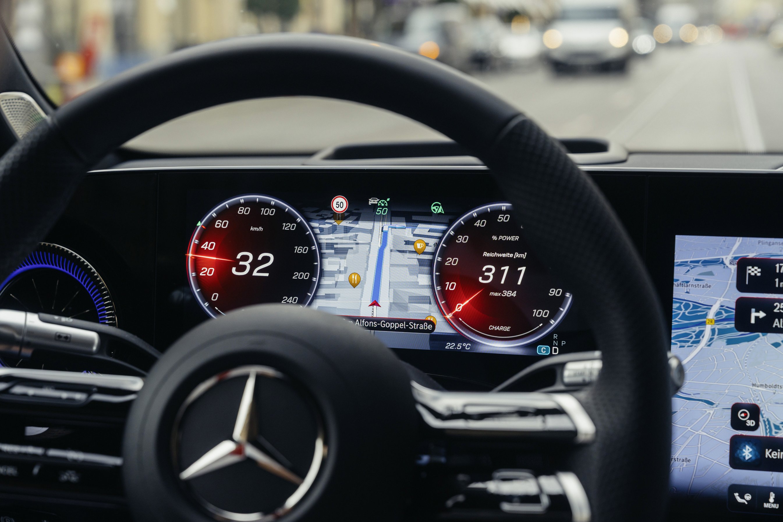 Sicher von A nach B: Mercedes-Benz bringt als erster Point-to-Point-Fahren nach Deutschland
Safe travels from A to B: Mercedes-Benz first to bring point-to-point driving to Germany | Vezess