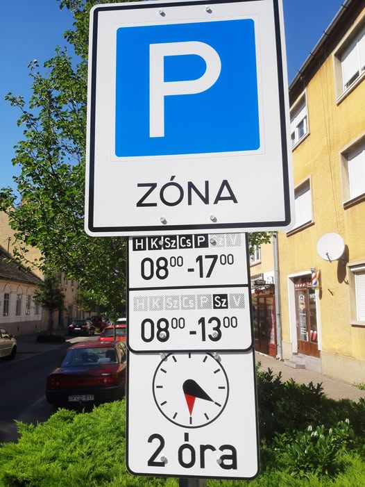 Szokatlan, ingyenes parkolási rendszer terjed Magyarországon – ezt kell tudni róla 2
