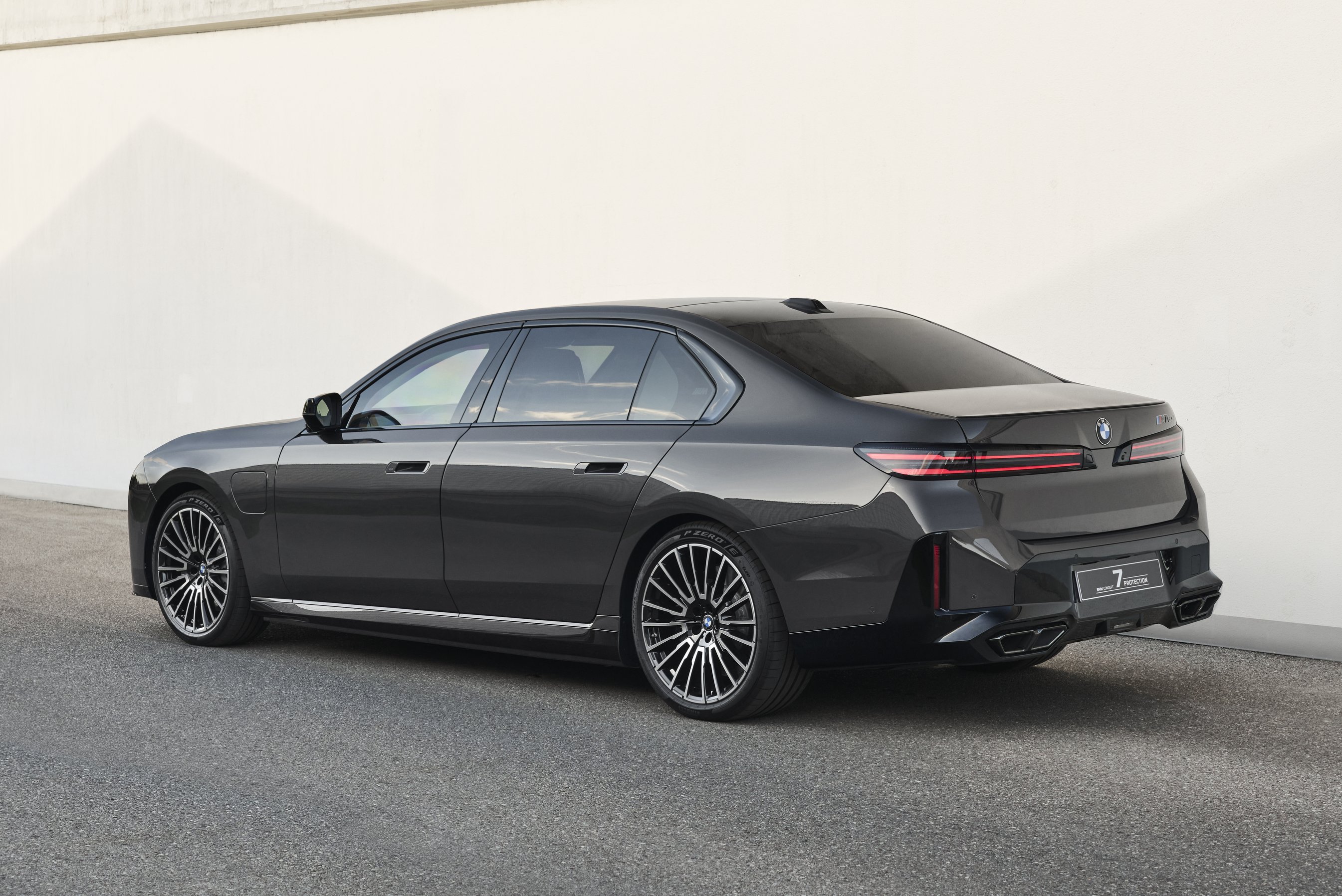 bmw-concept-7-protection-9 | Vezess