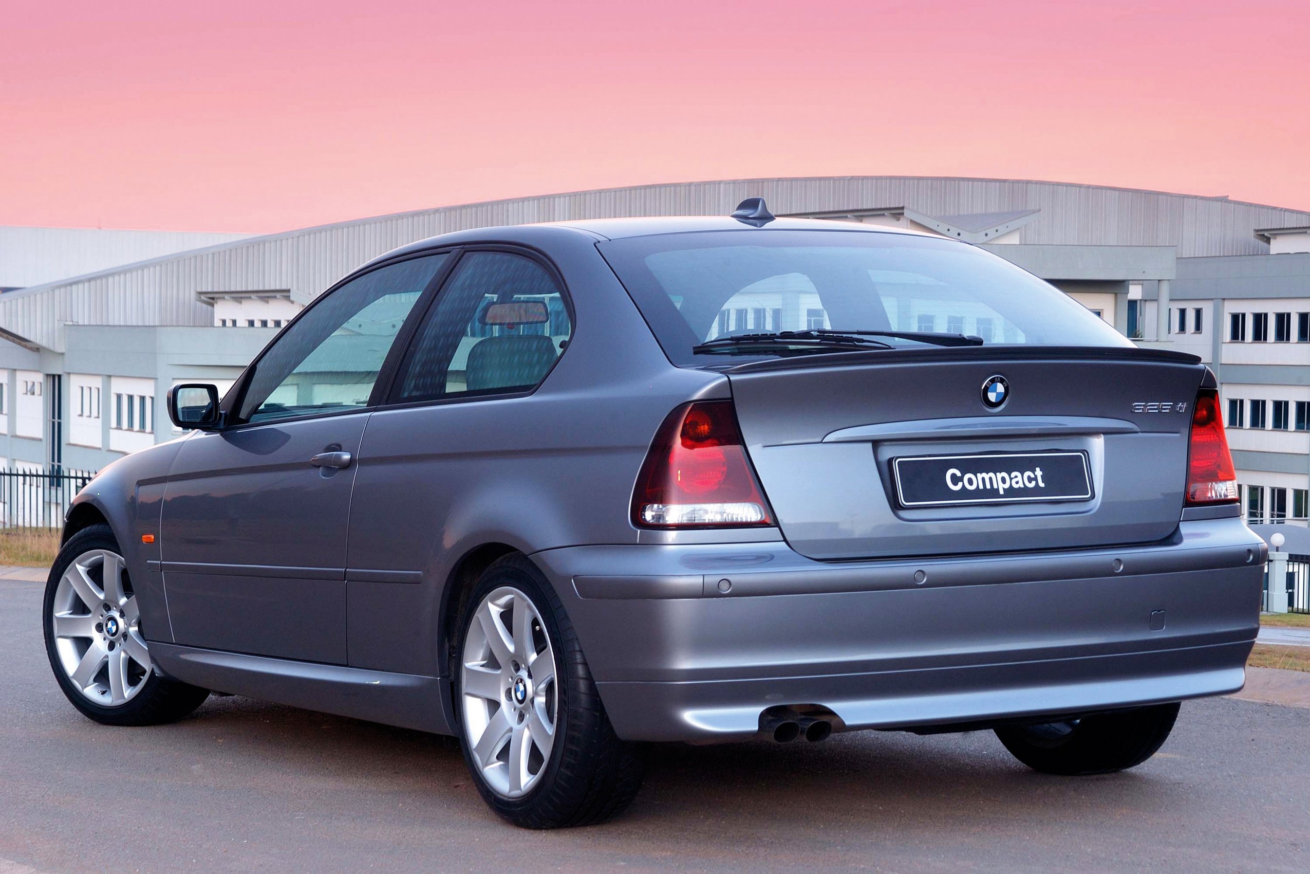 Spúr-projektként indult, legenda lett a kis BMW 3 Spúr-projektként indult, legenda lett a kis BMW 3