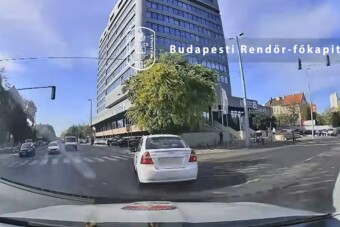 Menekülni kezdett a rendőrök elől Budapesten, de az autója megadta magát