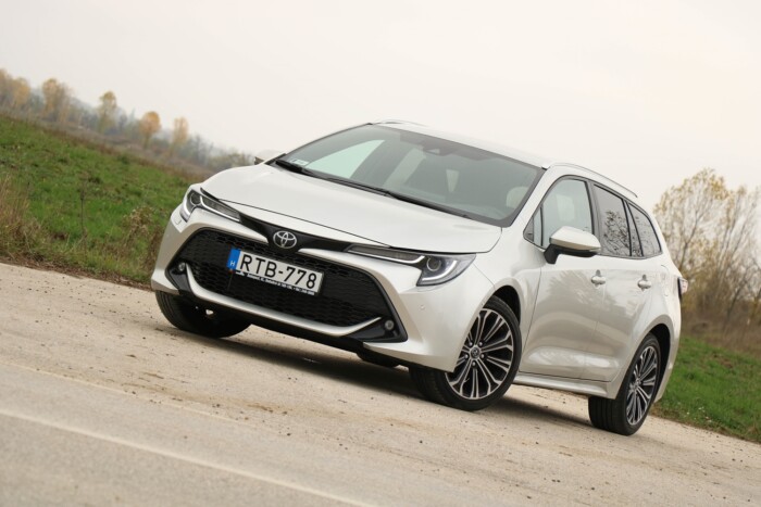 Ezért szeretik a magyarok ezt a Toyotát 13