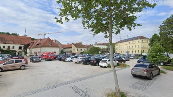 Pár percre szaladt fel a lakásába, azonnal megbüntették a parkolóőrök 2 Pár percre szaladt fel a lakásába, azonnal megbüntették a parkolóőrök 2