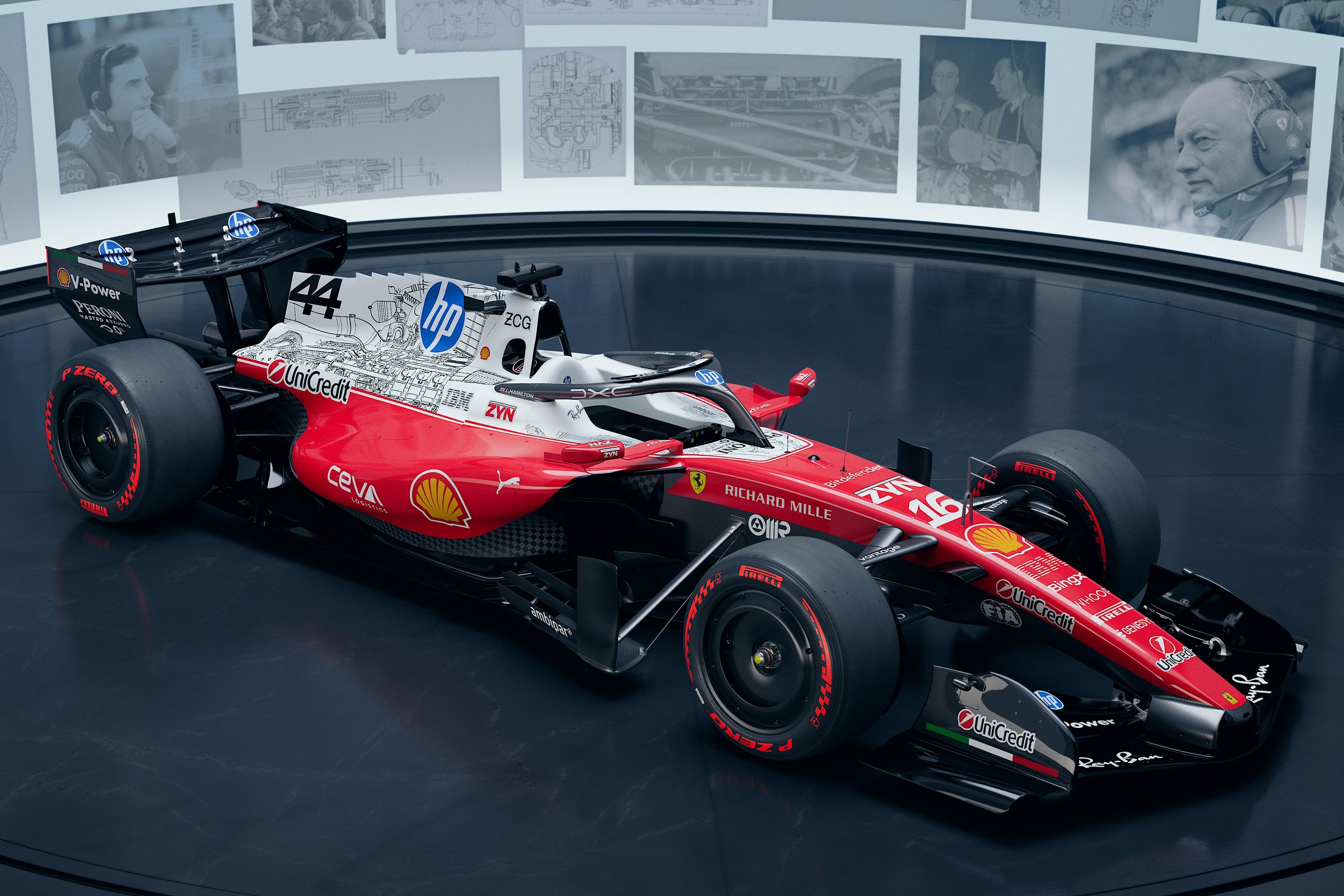 Új festést kapott a Ferrari és a Mercedes F1 autója is 1