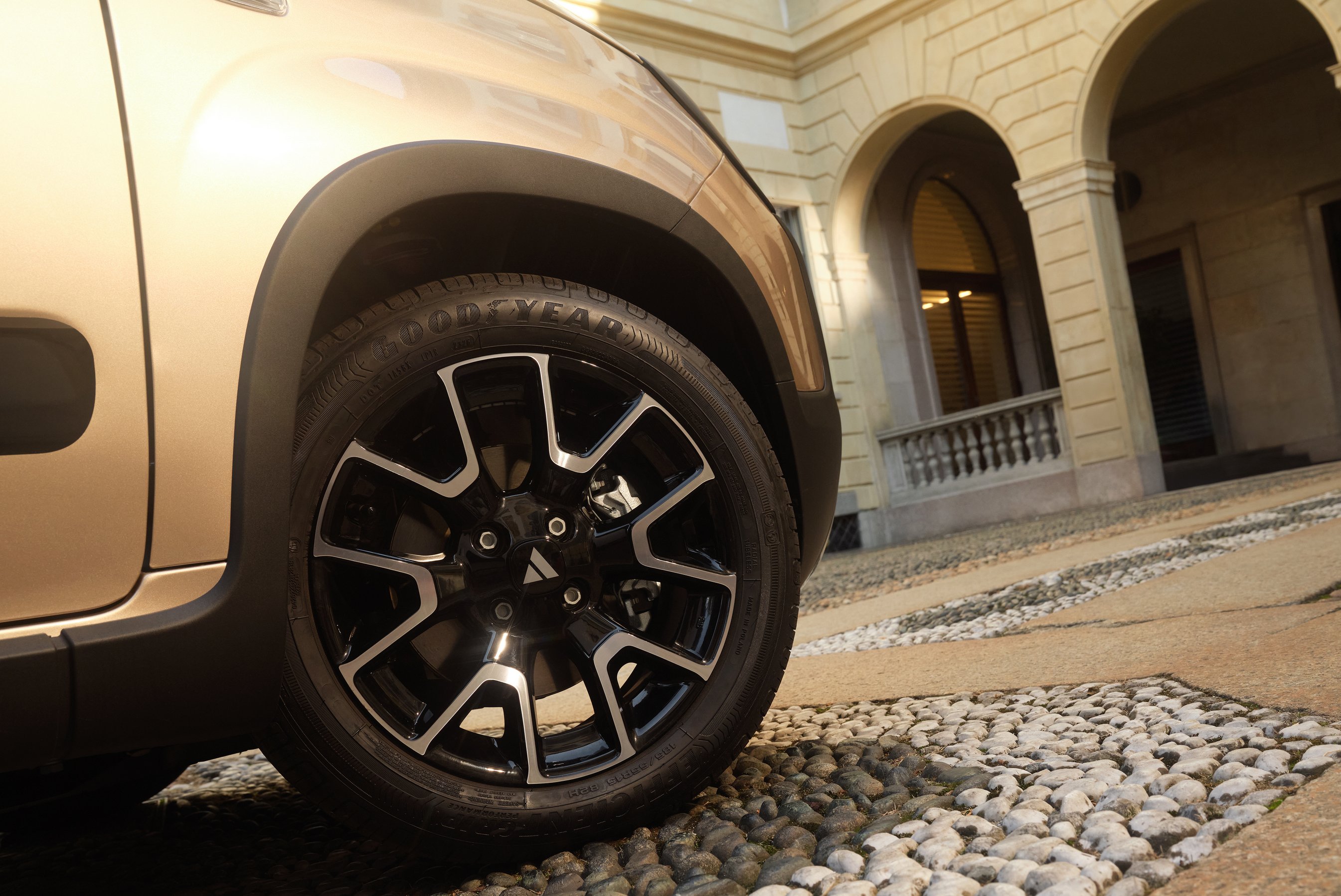 Távoli rokona előtt tiszteleg a legöregebb FIAT 8 Távoli rokona előtt tiszteleg a legöregebb FIAT 8