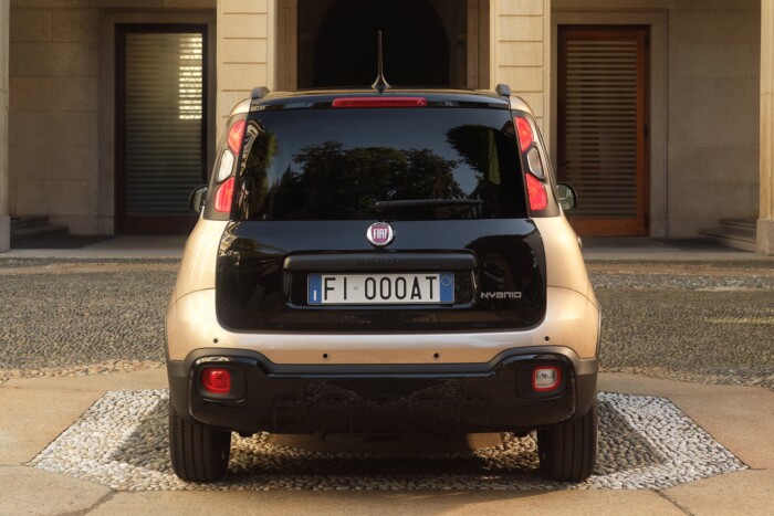 Távoli rokona előtt tiszteleg a legöregebb FIAT 11 Távoli rokona előtt tiszteleg a legöregebb FIAT 11