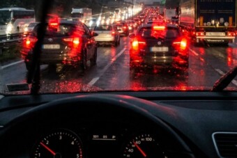 Ha ilyen autó megy előtted, elkezdhetsz félni