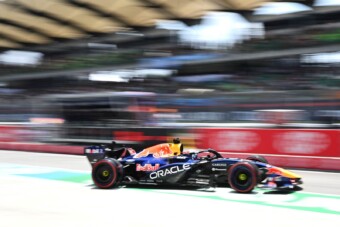 Verstappen nyitott az élen a „hamis Bahreiben”