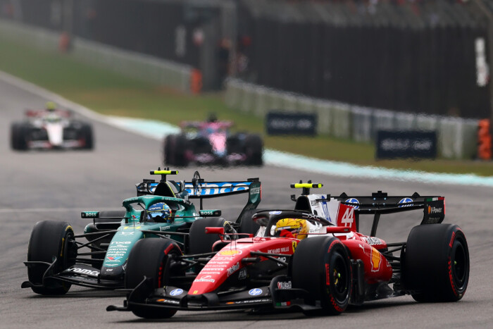 Alonso kiakadt, Hamiltonra mutogat 3 Alonso kiakadt, Hamiltonra mutogat 3