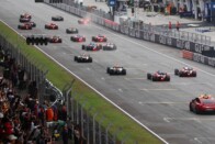 Kígyók, gyíkok fenyegették az F1-es futamgyőztest 2 Kígyók, gyíkok fenyegették az F1-es futamgyőztest 2