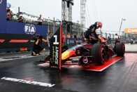 Leszakadt az ég, 9 kieső az F1-sprinten 10