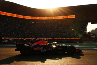 Verstappen ütközött, Hamilton lerobbant a második mexikói edzésen
