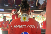 Hamilton megint feltartott valakit, a Ferrarit büntették 2