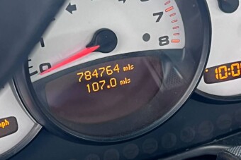 1,2 millió kilométernél jár a naponta nyúzott Porsche