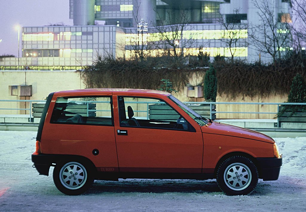 Távoli rokona előtt tiszteleg a legöregebb FIAT 2 Távoli rokona előtt tiszteleg a legöregebb FIAT 2